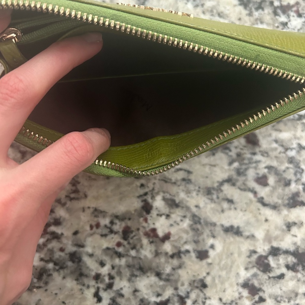 MaxMara Olive Leather Zip Wallet - Picture 7 of 9